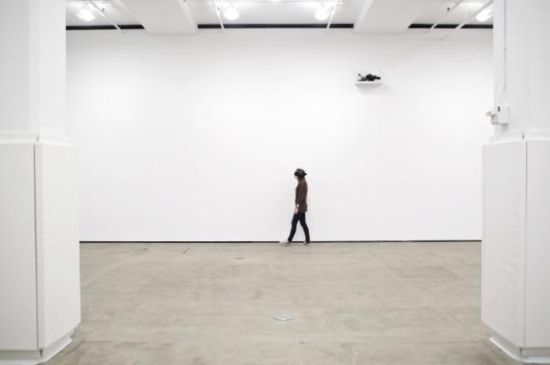 这确实是一处无物可观、无声可听的“虚空”之境,而观众的体验则成为了作品中最重要的构成。 这确实是一处无物可观、无声可听的“虚空”之境,而观众的体验则成为了作品中最重要的构成。