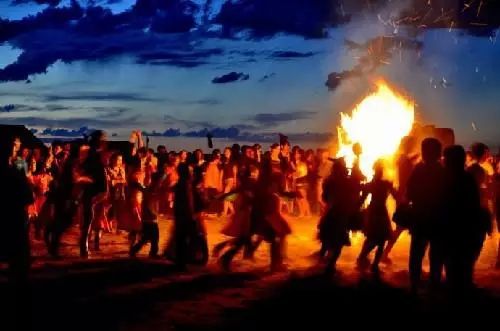 篝火晚会，狂欢到天明