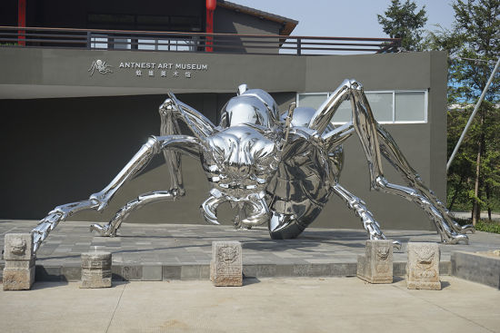 陈志光，《大蚂蚁》，800×600×1000cm，不锈钢锻造，2014