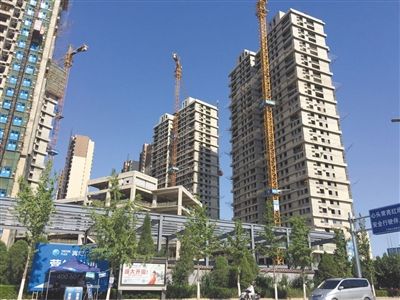 位于燕郊的富地广场,销售人员称预计住宅单价将达13000元。 位于燕郊的富地广场,销售人员称预计住宅单价将达13000元。