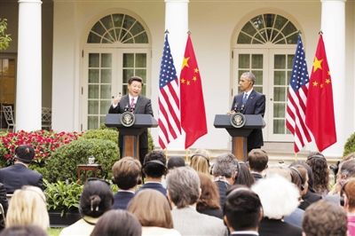 9月25日，国家主席习近平在华盛顿同美国总统奥巴马举行会谈。会谈后，两国元首共同会见记者。 新华社记者 黄敬文 摄
