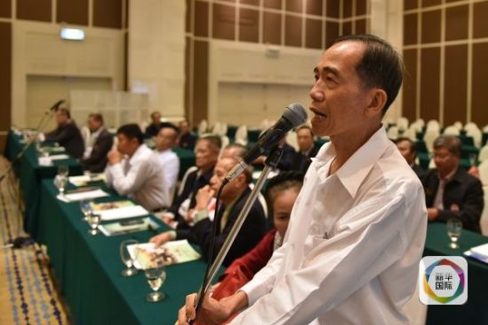 铁路工会成员对中泰铁路合作项目提出问题。（新华社记者李芒茫摄）