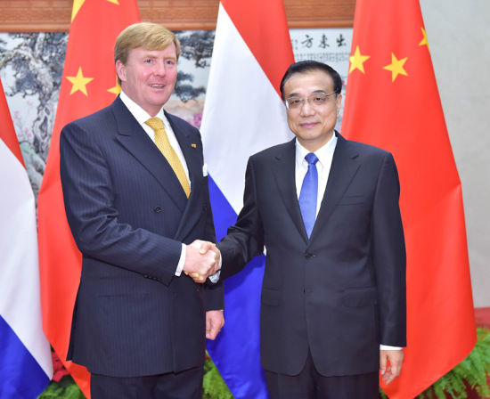 國務院總理李克強26日下午在人民大會堂會見來華進行國事訪問的荷蘭國王威廉-亞歷山大。