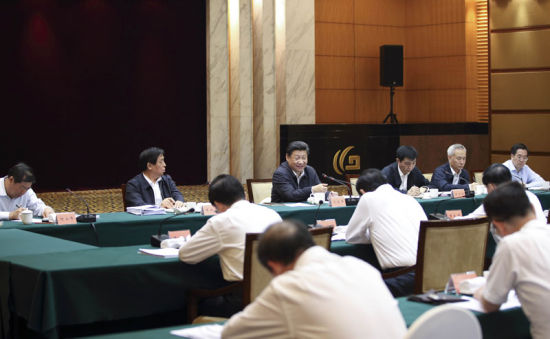 圖為：2015年5月27日，習近平在浙江召開華東7省市黨委主要負責同志座談會， 聽取對“十三五”時期經濟社會發展的意見和建議並發表重要講話。