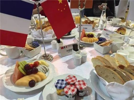 今天他們吃的是“經典歐陸版”的早餐。新華社記者戴盈 攝