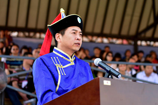呼和浩特市委副书记费东斌主持开幕仪式 呼和浩特市委副书记费东斌主持开幕仪式