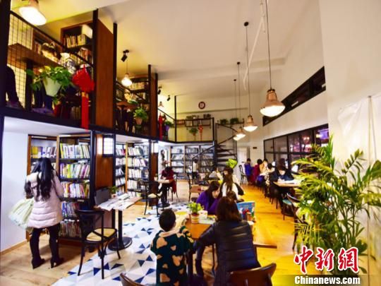 居民在城市书房阅读。温州市图书馆供图 居民在城市书房阅读。温州市图书馆供图