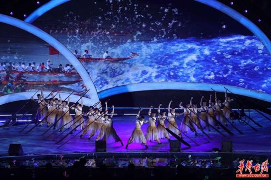 9月25日晚,2017中国湖南国际旅游节在湘阴县洋沙湖国际旅游度假区开幕。图 唐俊 9月25日晚,2017中国湖南国际旅游节在湘阴县洋沙湖国际旅游度假区开幕。图 唐俊