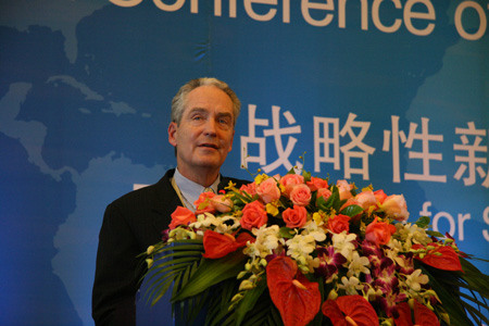 美国摩托罗拉主席Christopher B. GALVIN先生发表主旨演讲