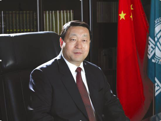 月国家电网公司设立董事会的过程中,刘振亚辞去总经理一职,出任董事长