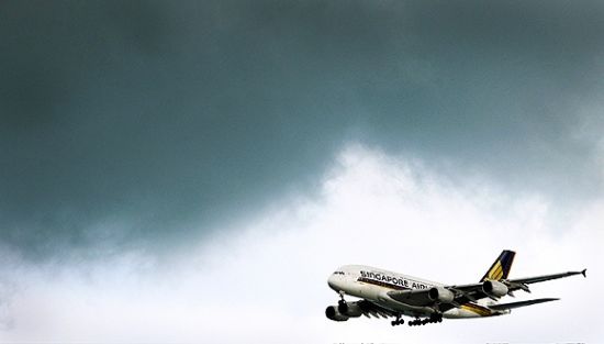 客A330双发动机高空短暂失效 遭遇恶劣天气|新