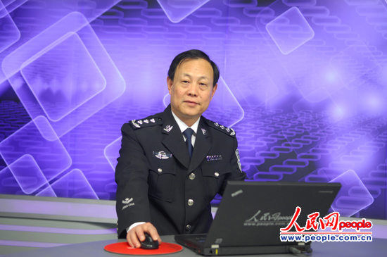 公安部经济犯罪侦查局局长孟庆丰参加人民网访谈（何萌 摄）