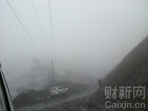 冬季的武陵山脉大雾弥漫，停工的铜天槽煤矿一片寂静。邓海 摄