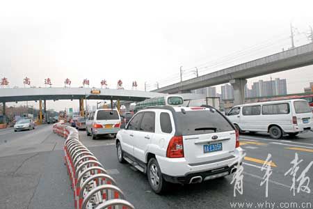 沪嘉高速取消通行费 上海发布微博建议绕行避堵
