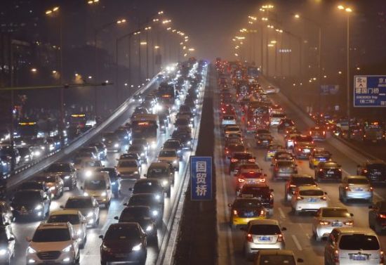 北京首发雾霾红色预警 大多数员工照常上班|重