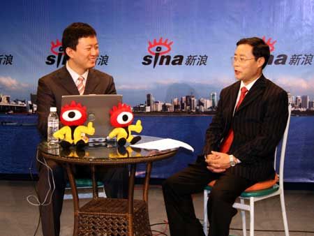 海口市市长徐唐先回答网友提问。 徐唐先:海口打造特色休闲产业