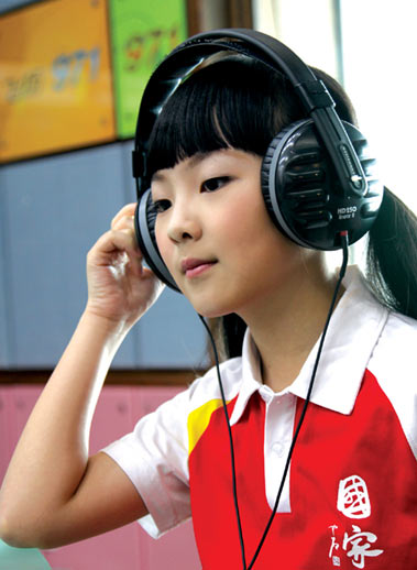 童星豆豆黄嘉琪助阵征歌晚会_提问大体联主