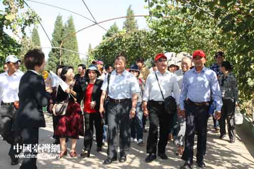 台湾南部县市乡里长参访北京昌平新农村(组图)