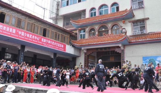 湖南崀山:鹰文化架起中美交流桥梁(图)