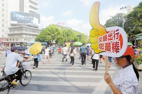 南宁人畅谈创建全国文明城市:心中盛开文明之花