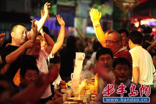 青岛啤酒:点燃一座城市的激情与狂欢(组图)