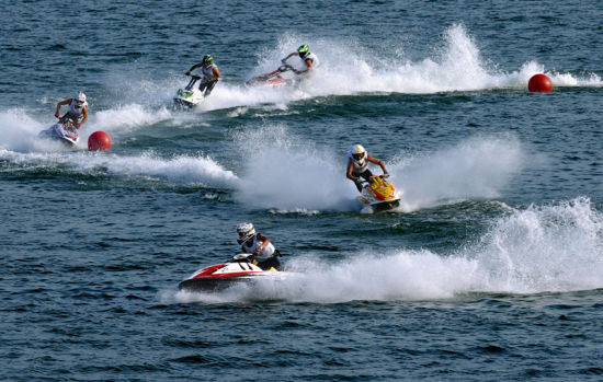 柳州水上狂欢节融入速度与激情(组图)