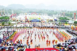 柳州:柳江燃激情 欢快向世界(组图)