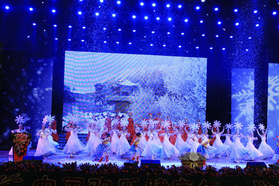 黑龙江第14届国际滑雪节隆重开幕(组图)