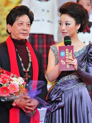 川剧变脸大师彭登怀获2011中国十大孝子称号 2011年度中国十大孝子(组图)
