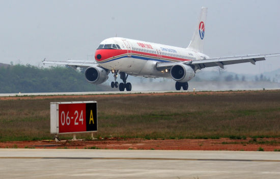 江西省宜春明月山机场建成并正式通航
