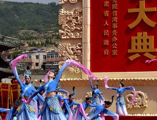 2016(丙申)年公祭中华人文始祖伏羲大典现场 2016(丙申)年公祭中华人文始祖伏羲大典隆重举行