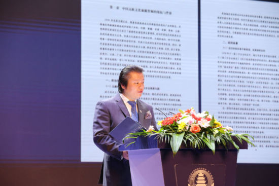 国际旅游联合会副主席兼中国区主席袁勇先生 周远钢 摄 2016首届“中国民族文化旅游·黔东南峰会”开幕式在雷山县举行