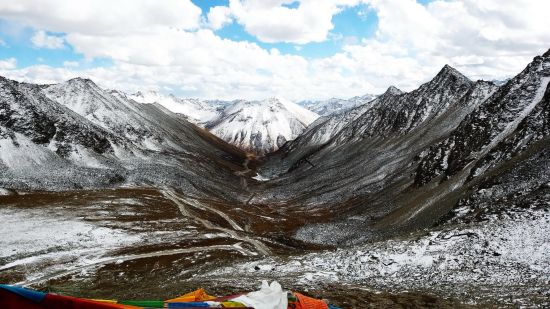 神湖景区班丹拉姆心脏的群山 李意强摄 拉萨、林芝、山南10日游(藏中旅游东环线精品线路)
