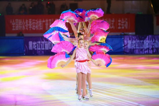 俄罗斯演员现场表演 摄影 安泽 黑龙江争做“三亿人参与冰雪运动”主战场和排头兵