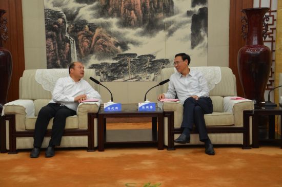 新乡市委书记张国伟会见杨建国一行 《老杨会客厅》用绿色招商服务市县新型城镇化