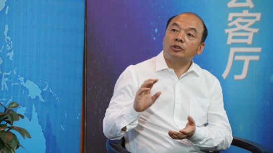 杨建国谈特色小镇 老杨会客厅:特色小镇应坚持产业建镇