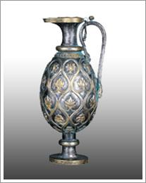 北周 粟特式银鎏金西番莲纹龙柄胡瓶（带盖） 尺寸：高30.6cm 足径8.4cm 重量720g 