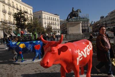 西班牙马德里太阳门广场独特景观:艺术牛