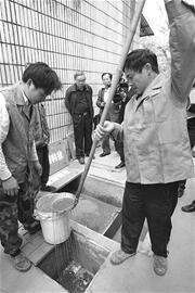 图文:废油再利用_滚动新闻