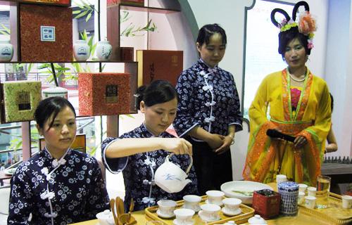 陆群县长率团参加2009中国黄山茶叶、名优农