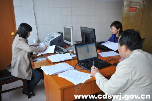 �����������Ծɻ������Ϸ��񴰿�������˹���ȫ������