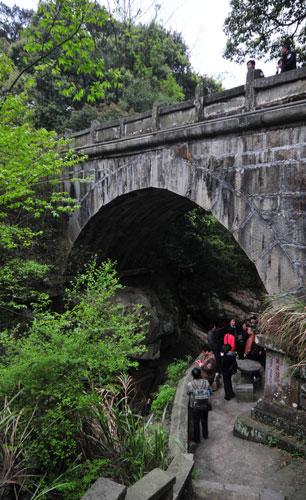 �߽���������ý���߸��ܡ�һ��������Ƭ��