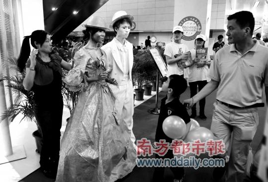 ��һ�Ϸ���չչ�������Ի�