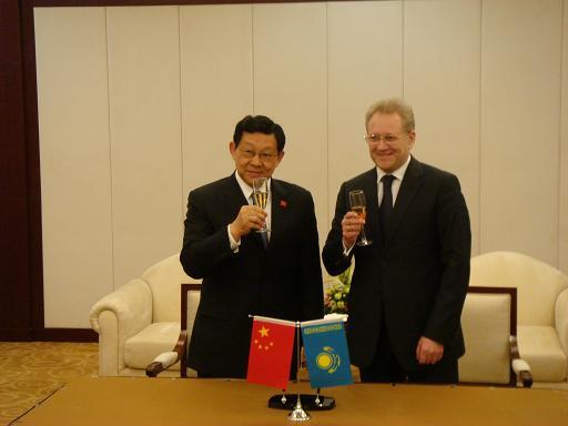 中哈签署修订两国非资源领域合作落实措施计划