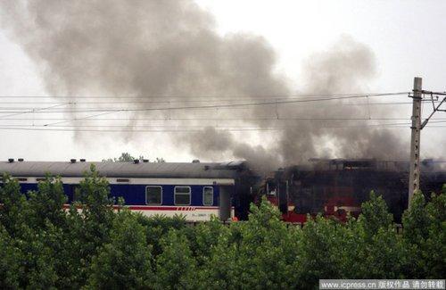 青岛至广州T162列车车头起火 千名旅客被疏散