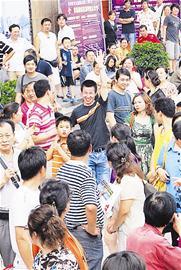 图文:千人齐拨手机一元秒杀千元家具_滚动新闻