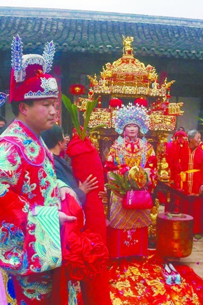 网传浙江纯金花轿迎亲重400斤造价超20万元