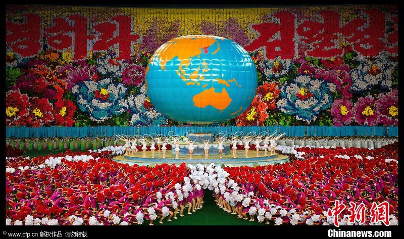 朝鲜10万人团体操 壮观表演震撼世界(组图)_滚