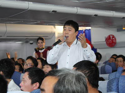 刘大成和西单女孩与农民工坐飞机同唱一首歌_