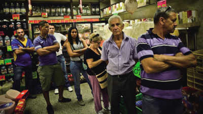 委内瑞拉通胀率达54% 民众买不起家电商品